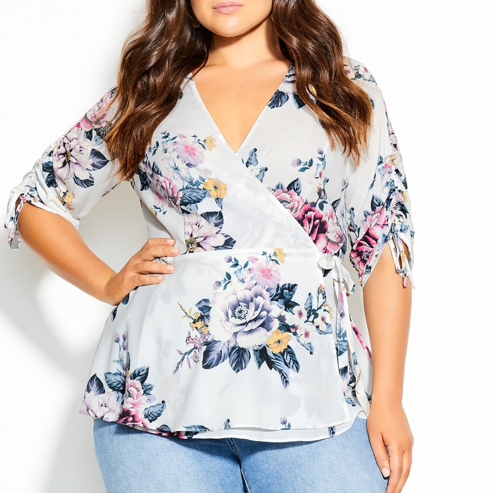 City Chic NWT Summer Flirt Top in Ivory - sold out online! 🌸